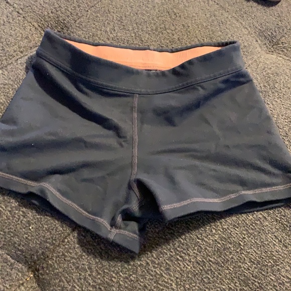 Size 0 lululemon shorts - Picture 2 of 3